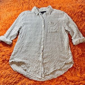 Jane and Delancey Grey White Seersucker Striped Button Up Top sz L roll sleeve